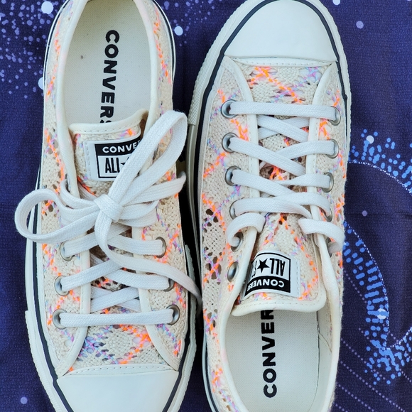 Converse Women's Chuck Taylor "Boho Crochet" - Picture 8 of 9